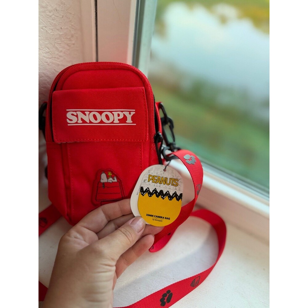 Snoopy Peanuts Retrospekt 35MM Crossbody Camera Bag NWT! - Picture 5 of 12